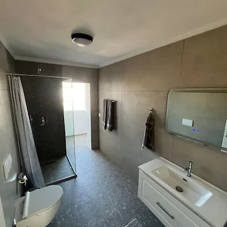 Daire Modern Near Centre *