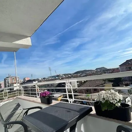 Modern Near Centre Apartment