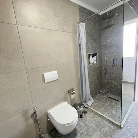 Modern Near Centre Apartment *