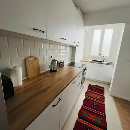 Modern Near Centre Apartment