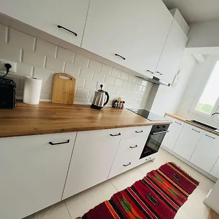 Modern Near Centre Apartment *